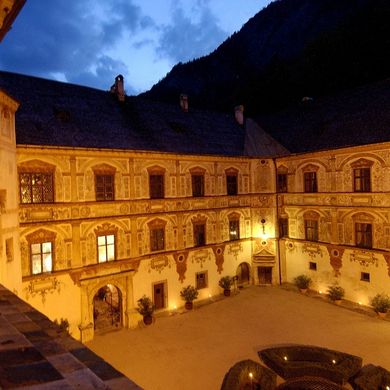 Blick auf den Innenhof des Schloss Tratzberg